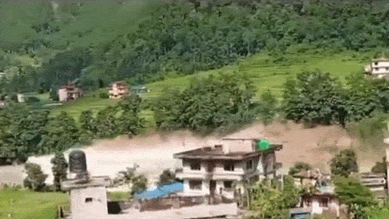 Nepal floods: 4 ಅಂತಸ್ತಿನ ಕಟ್ಟಡದ ಮೇಲೆ ಪ್ರವಾಹದ ರುದ್ರನರ್ತನ, ಸಾವಿನ ಸಂಖ್ಯೆ 1,365ಕ್ಕೆ ಏರಿಕೆ, 5,326 ಮಂದಿ ಇನ್ನೂ ನಾಪತ್ತೆ, ಹೊಸ Video ವೈರಲ್!