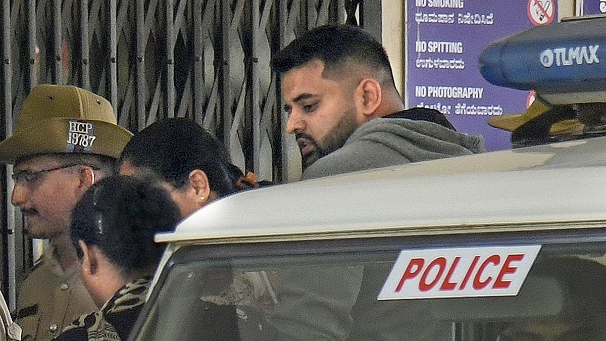 ನೀವು ಯಾರ್ ಜೊತೆ ಮಾತಾಡ್ತಿದ್ದೀರಾ ಗೊತ್ತ?: ಪೊಲೀಸರಿಗೆ ಮಾಜಿ ಸಂಸದ ಪ್ರಜಲ್ವ್ ರೇವಣ್ಣ ಆವಾಜ್
