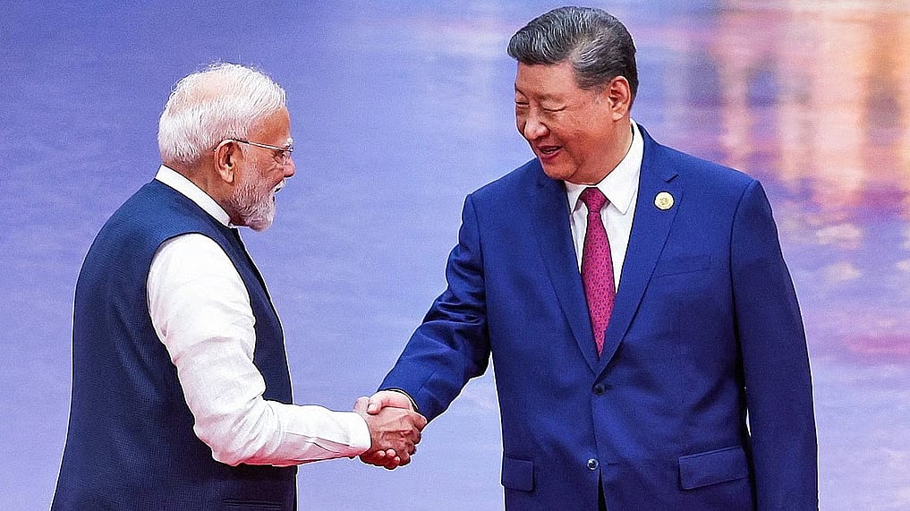 Xi Jinpingಗೆ ದಿಢೀರ್ ಅಸ್ವಸ್ಥತೆ: BRICS ಶೃಂಗದಲ್ಲಿ ಮಾನವೀಯತೆ ಮೆರೆದ ಮೋದಿ; ಭಾಷಣ ನಿಲ್ಲಿಸಿ China ಅಧ್ಯಕ್ಷರ ಆರೋಗ್ಯ ವಿಚಾರಿಸಿದ ಮೋದಿ..!