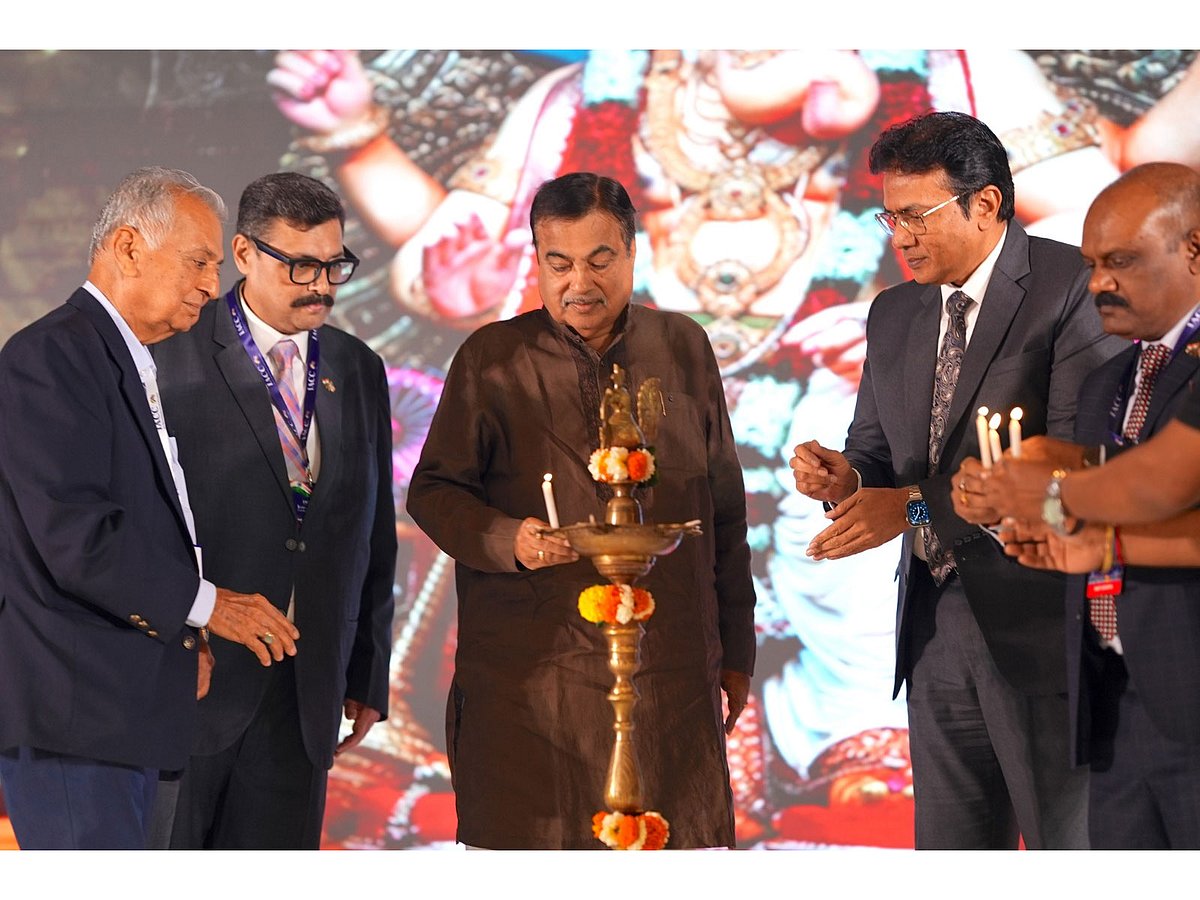 ಮುಂಬೈ ಟ್ರಾಫಿಕ್‌ನಲ್ಲಿ ಒಂದು ಗಂಟೆ ಸಿಲುಕಿದ ನಿತಿನ್ ಗಡ್ಕರಿ; ಈ ಪರಿಸ್ಥಿತಿಗೆ ನಾನೇ ಕಾರಣ, ನನ್ನದೇ ತಪ್ಪಿನ ಪ್ರತಿಫಲ ಎಂದ ಕೇಂದ್ರ ಸಚಿವ!