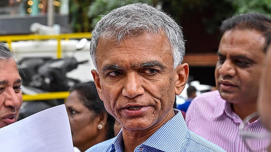 ‘ಅಧಿಕಾರಿಗಳು ಬಿಲ್‌ ಮಾಡೋದಿಕ್ಕೆ ಕೆಲಸ ಮಾಡ್ತಾ ಇದ್ದೀರಾ?’: ಕಳಪೆ ರಸ್ತೆ ಕುರಿತು ಅಧಿಕಾರಿಗಳನ್ನು ತರಾಟೆಗೆ ತೆಗೆದುಕೊಂಡ ಕೃಷ್ಣ ಬೈರೇಗೌಡ; Video
