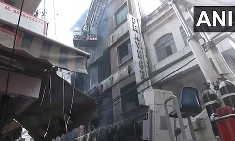 Fire Accident | டெல்லியில் கட்டிடத்தில் தீ விபத்து- 6 பேர் உயிரிழப்பு 