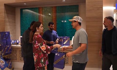 IPL 2026| 13 ஆண்டுகளுக்கு பிறகு முதல் ஆட்டத்தில் வெற்றி-  மும்பை அணியினருக்கு விருந்து வைத்த நிதா அம்பானி
