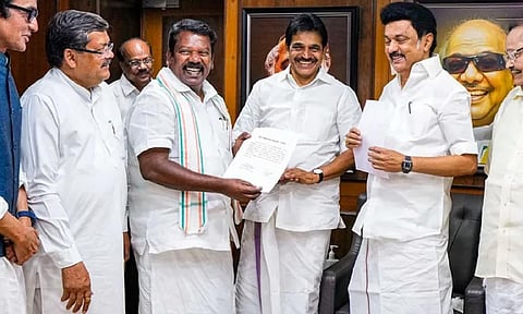 மீண்டும் பொன்னேரி தொகுதியை கைப்பற்றுமா காங்கிரஸ்? அப்பகுதி மக்கள் கூறுவது என்ன?  