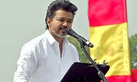தபால் வாக்கு எண்ணிக்கை - பெரம்பூரில் விஜய் முன்னிலை