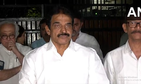 ஆட்சியமைக்க ஆதரவுக் கோரிய விஜய் - முடிவெடுக்கும் உரிமையை மாநில கமிட்டியிடம் கொடுத்த காங்கிரஸ் தலைமை!