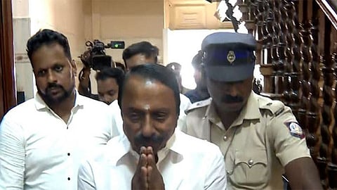 தலைமை செயலகத்தில் செங்கோட்டையன் - சட்டமன்ற செயலாளருடன் ஆலோசனை