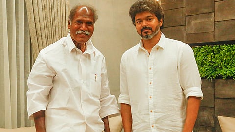 தமிழக சட்டமன்ற தேர்தலில் புதுச்சேரி முதல்-அமைச்சர் ரங்கசாமி பாணியை பின்பற்றிய விஜய்
