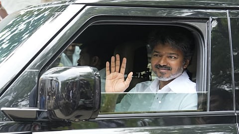த.வெ.க. தலைவர் விஜய்க்கு பெருகும் ஆதரவு... ஆளுநருக்கு வலுக்கும் கண்டனம்