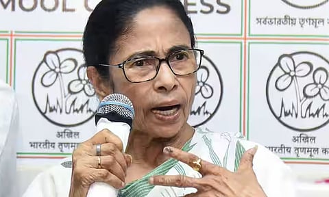 மேற்குவங்க சட்டமன்றம் கலைப்பு... முதலமைச்சர் பதவியை ராஜினாமா செய்யாத மம்தா!
