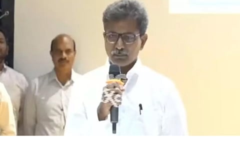 தெலுங்கானா காவல் நிலையத்தில் சரணடைந்த மாவோயிஸ்ட் மூத்த தலைவர் - சட்டபடிப்பை பயில விருப்பம் 
