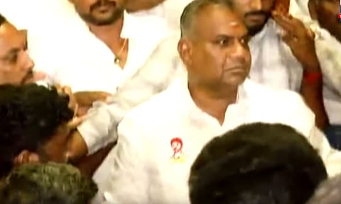"எப்போ ஆட்சி அமைப்போம்.." பனையூரில் பொங்கிய தவெகவினர் -  அமைதிப்படுத்திய ஆனந்த்!