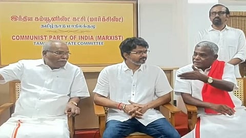 நல்லக்கண்ணு புகைப்படத்திற்கும் , கார்ல் மார்க்ஸ் சிலைக்கும்  மரியாதை செலுத்திய விஜய்!