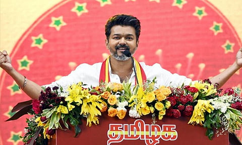 தமிழ்நாட்டின் முதலமைச்சராக இன்று பதவியேற்கிறார் விஜய்!