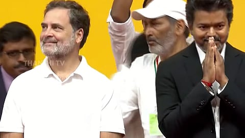 கோலாகலமாக தொடங்கியது விஜய் பதவியேற்பு விழா... ஆர்ப்பரிக்கும் தொண்டர்கள்