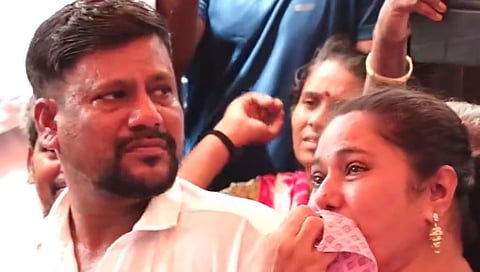தமிழக முதலமைச்சராக விஜய் பதவி ஏற்றதை பல்வேறு இடங்களில் LED திரைகளில் கண்டு ரசித்த தொண்டர்கள்