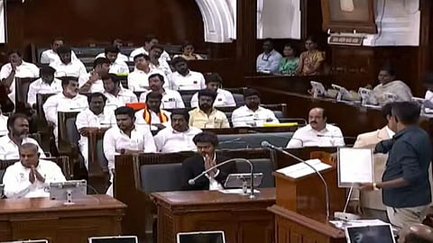 சட்டசபையில் இதுவரை பதவியேற்காத 7 எம்எல்ஏக்கள் 