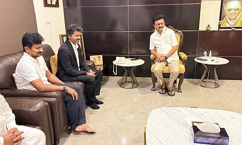 முன்னாள் முதலமைச்சர் மு.க.ஸ்டாலின் உடன் முதலமைச்சர் விஜய் சந்திப்பு!