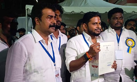 தமிழ்நாடு அரசின் தலைமை கொறடாவாக தவெக எம்.எல்.ஏ. சபரிநாதன் நியமனம்!