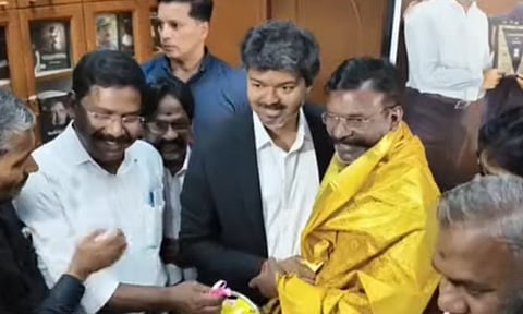 விசிக தலைவர் திருமாவளவனை சந்தித்தார் முதலமைச்சர் விஜய்!