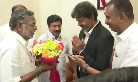 தவெகவிற்கு ஆதரவளித்த சி.வி.சண்முகம், எஸ்.பி.வேலுமணி உள்ளிட்ட 26 நிர்வாகிகள் பதவி பறிப்பு - இபிஎஸ் அதிரடி 