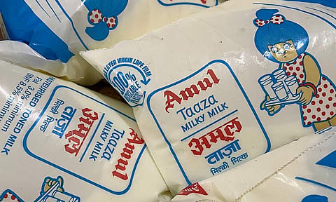நாடு முழுவதும் பால் விலையை உயர்த்தியது அமுல் நிறுவனம்!