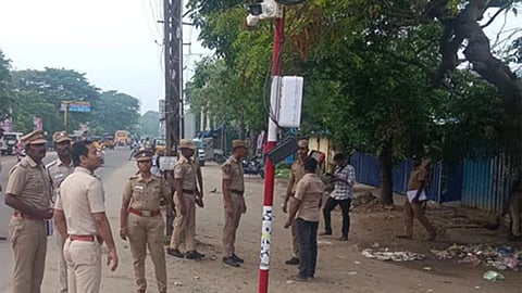 நாகையில் ரத்த காயங்களுடன் சடலங்கள் மீட்பு - போலீசார் விசாரணை
