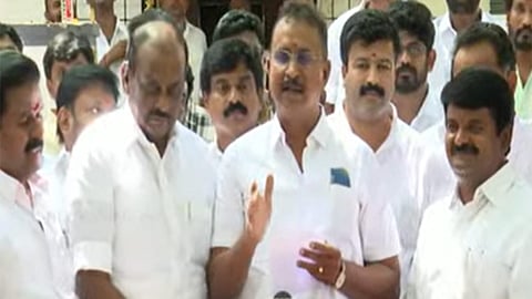 இபிஎஸ் எடுத்து வரும் நடவடிக்கைகள் செல்லாது - எஸ்.பி.வேலுமணி
