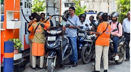 சாமானிய மக்கள் தலையில் இடி - பெட்ரோல், டீசல் விலை ரூ.28 வரை உயர வாய்ப்பு