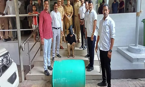 கணவன் உதவியுடன் காதலனை கொடூரமாக கொன்று டிரம்மில் அடைத்து சாக்கடையில் வீசிய பெண்