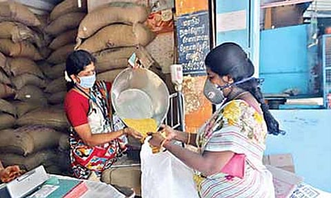 ரேஷன் கடைகளில் தவறுகள் கண்டறியப்பட்டால் கடும் நடவடிக்கை - உணவுத்துறை எச்சரிக்கை 