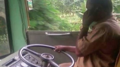 ஓட்டுநர்கள் பணியின்போது கைப்பேசி பயன்படுத்த தடை
