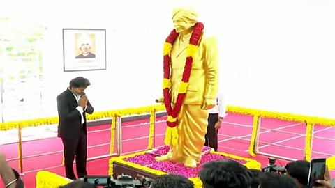 அயோத்திதாசர் பண்டிதரின் திருவுருவ சிலைக்கு முதலமைச்சர் விஜய் மரியாதை