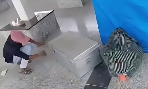 ரெயிலுக்குள் துண்டு துண்டாக சிறுமியின் உடல் - தந்தை ஆணவக்கொலை செய்தது அம்பலம் 