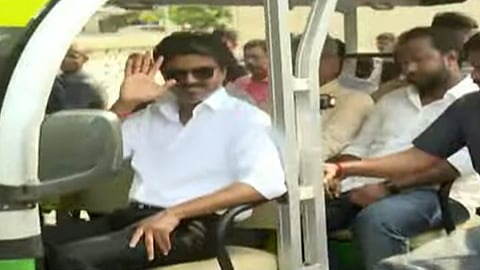 தலைமைச் செயலக வளாகத்தில் பேட்டரி காரில் சென்று ஆய்வு மேற்கொண்டார் முதலமைச்சர் விஜய்