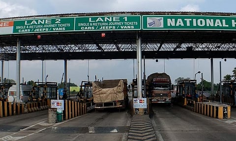 தமிழகத்தில் மீண்டும் உயர்கிறது சுங்கக்கட்டணம்- நாளை முதல் அமல்