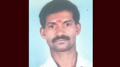 கிருஷ்ணராயபுரம் அருகே பரபரப்பு: விவசாயி மீது சரமாரி துப்பாக்கி சூடு- மர்ம நபர்கள் அட்டூழியம்