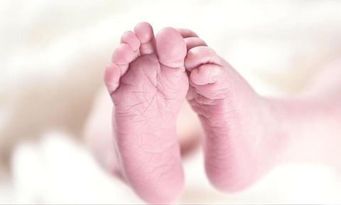 மருத்துவமனை கழிப்பறையில் குழந்தை பெற்ற 14 வயது சிறுமி..! 