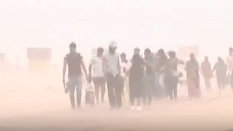 மெரினா கடற்கரையில் புழுதி காற்று - பொதுமக்களுக்கு எச்சரிக்கை 