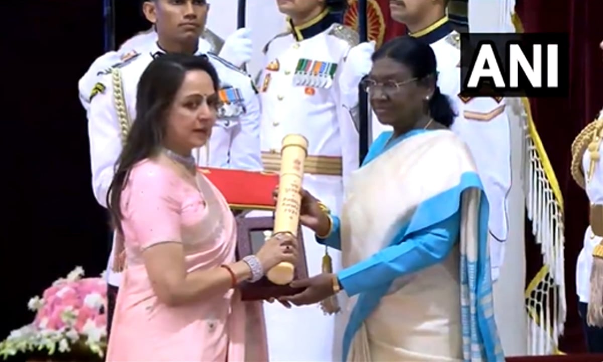 மத்திய அரசின் பத்ம விருதுகள்: 66 பேருக்கு பத்ம விருதுகளை வழங்கினார் ஜனாதிபதி