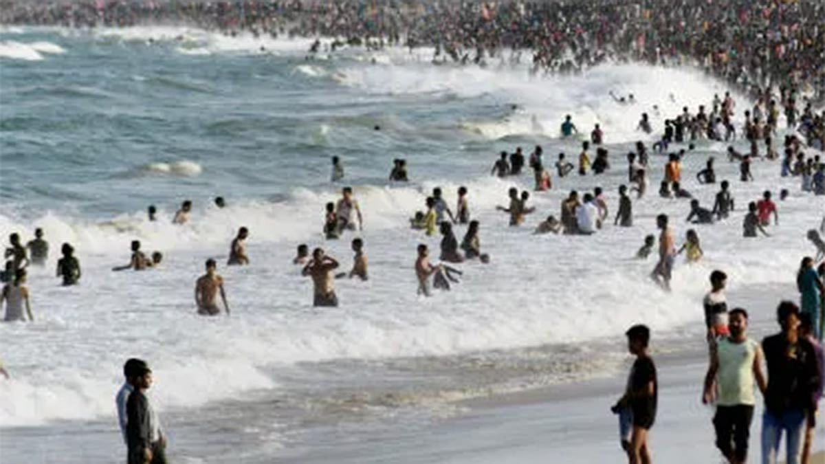 மெரினாவில் கடல் அலையில் சிக்கி மாயமான சிறுவன் உடல் மீட்பு
