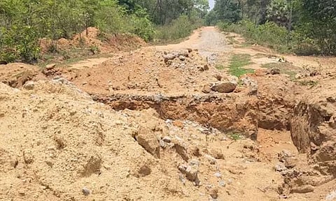 ‘சாலைபோட முடியாதென்றால் ஹெலிகாப்டர் கொடுங்கள்’- அமிஷ்தாவிடம் மனு அளித்த சத்தீஸ்கர் கிராம மக்கள் 
