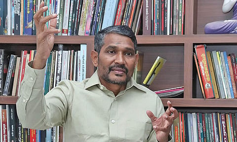 காவல்துறை என்றால் சிரிக்கக்கூடாதா? - அமைச்சர் வன்னி அரசின் பதிலுக்கு வலுக்கும் கண்டனங்கள்!