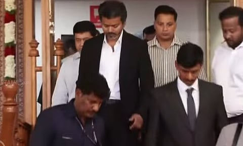 நிதியமைச்சர் நிர்மலா சீதாராமனை சந்திக்க புறப்பட்டார் முதல்வர் விஜய்