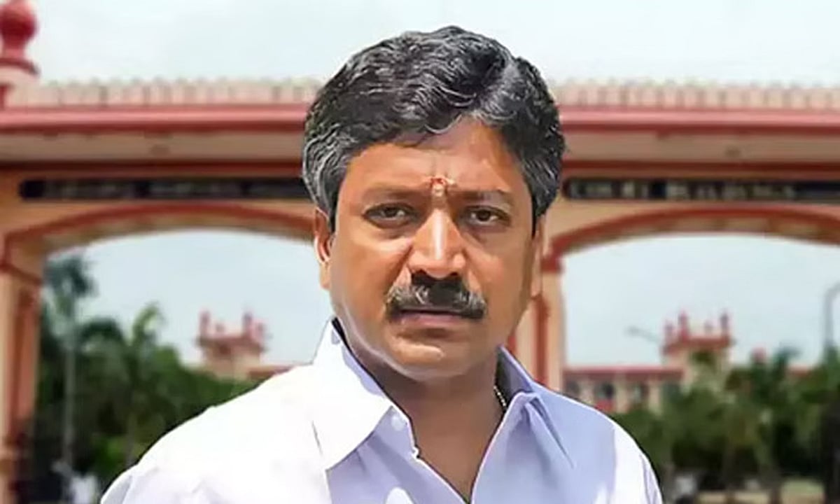 சி.வி.சண்முகத்தை மீண்டும் கட்சியில் சேர்க்க கூடாது- விழுப்புரம் மாவட்ட அ.திமு.க. நிர்வாகிகள் ஆவேசம்