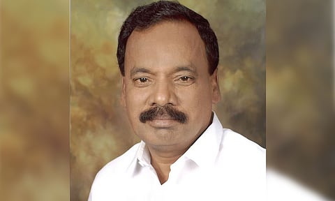 4 எம்.எல்.ஏ-க்கள் ராஜினாமா பின்னணியை ஆராய வேண்டும்..!– அதிமுக எம்பி தனபால்