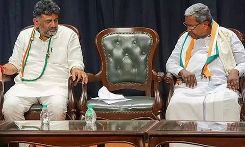 இன்று ஆளுநரை சந்திக்கும் சித்தராமையா.. முதல்வர் பதவியை ராஜினாமா செய்ய வாய்ப்பு!
