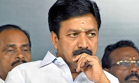 பிளவுபட்ட அ.தி.மு.க மீண்டும் இணைவு:  சி.வி.சண்முகம் இன்று ராஜினாமா?