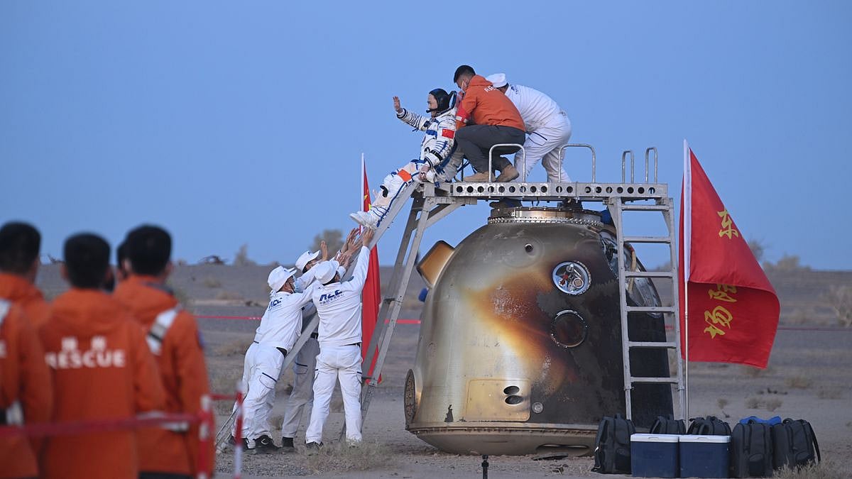 cluster (priority): news.google.com A Record-Breaking Return for Shenzhou-21