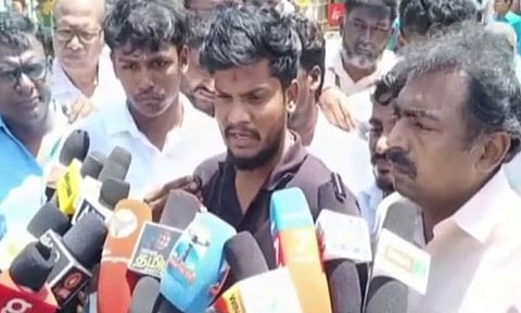 திருச்செந்தூர் கோவில் அர்ச்சகர் சஸ்பெண்ட்- அமைச்சர் ரமேஷ் நடவடிக்கை